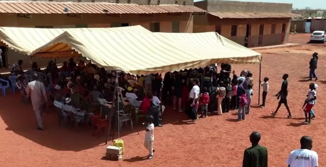 Distribution alimentaire d'Humanit'AIR